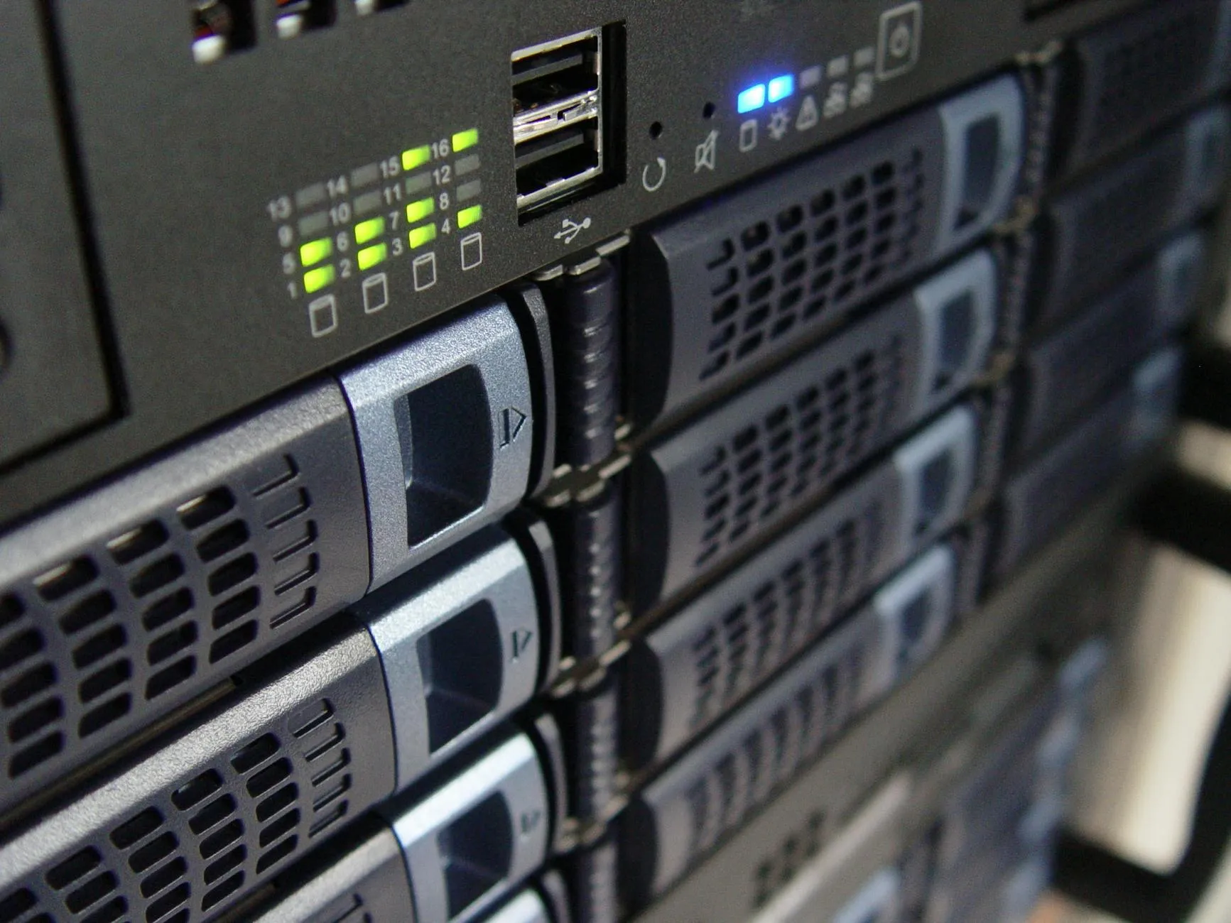 The Hybrid Cloud Servers Deconstructed: A Comprehensive Guide